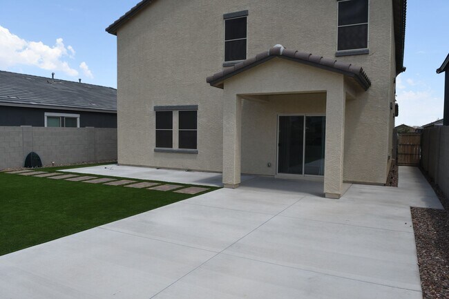 Building Photo - One Year Old 5 Br+Loft 3 Ba 2 Car Garage Home Near Loop 202 and Elliot in Phoenix