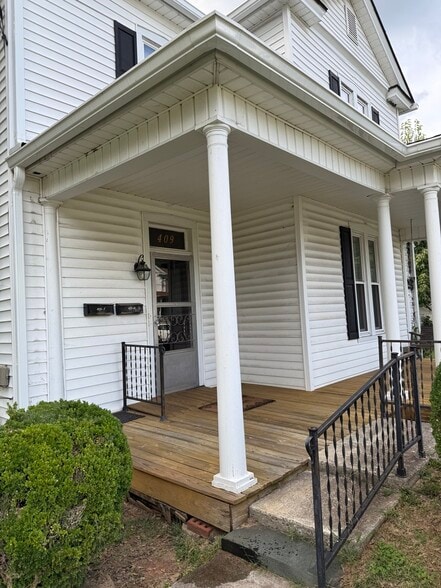 Front Entry with Mailboxes - 409 Euclid Ave