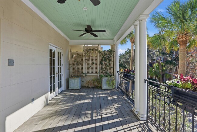 Building Photo - 3 BED | 4 BATH | TWO CAR GARAGE | HISTORIC DISTRICT TOWNHOME