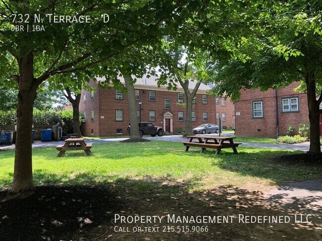 Building Photo - 732 N. Terrace-D