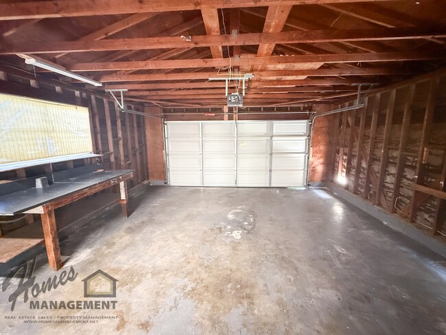 Building Photo - Homes Management - 3 Bed, 2 Bath San Marcos Home