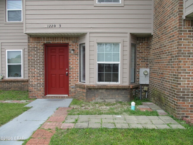 Building Photo - 1220 Stephen Dr