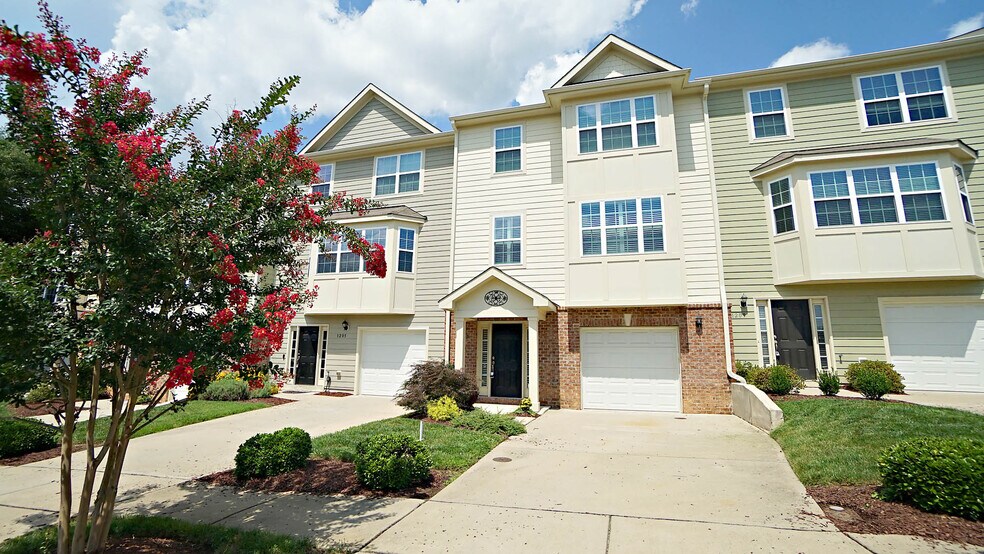 Front of the house - 1207 Heritage Links Dr