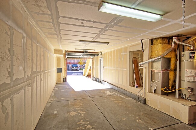 Building Photo - Updated Condo in North Reno