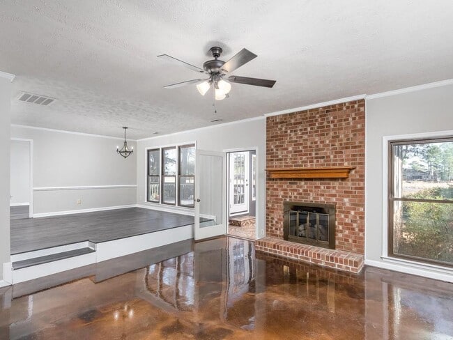 Building Photo - 753 Daphne Ln