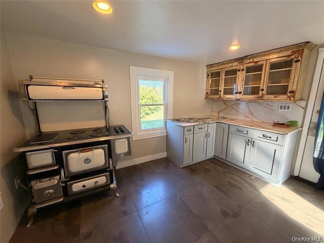 Building Photo - 265 Maybrook Rd