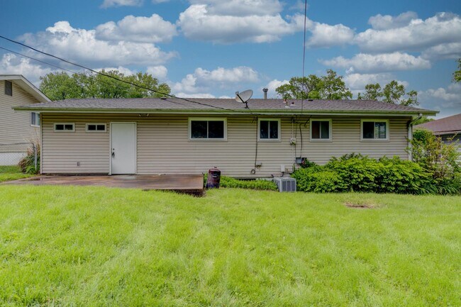 Building Photo - 2022 Jannette Dr