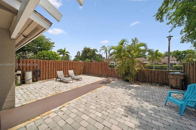 Building Photo - 4949 E Lakes Dr