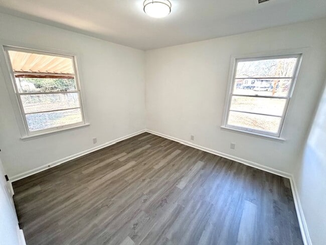 Building Photo - Coming Soon-2/5/26!- Charming 3- bedroom home with a move in special!