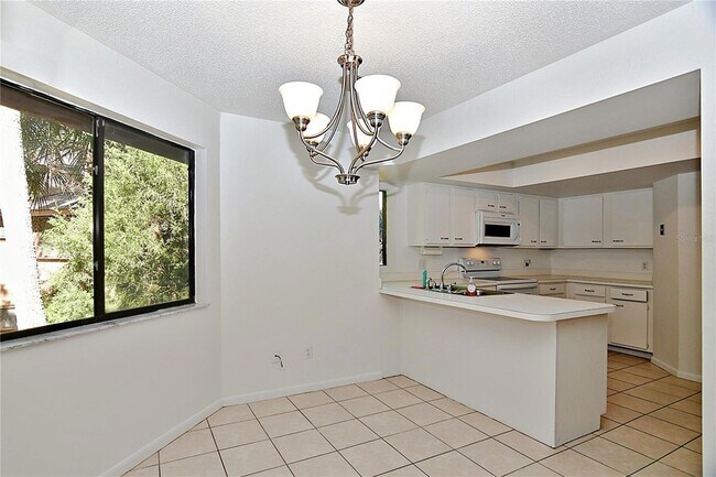 Building Photo - 36 Fairways Cir