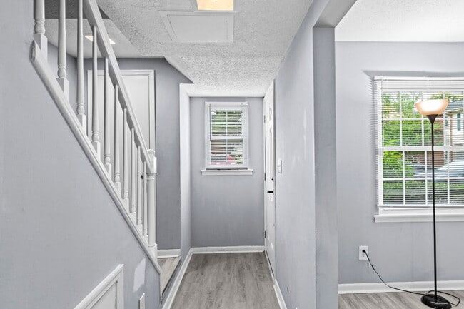Building Photo - "Charming 2-Bed Condo in Greensboro with Spacious Layout, community clubhouse and POOL!"