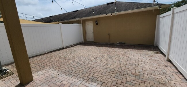 Building Photo - 7702 Anselmo Ln