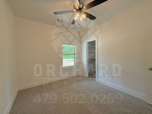 Building Photo - Single-Family Home- 2 Bed/ 2 Bath w/ Hobby...