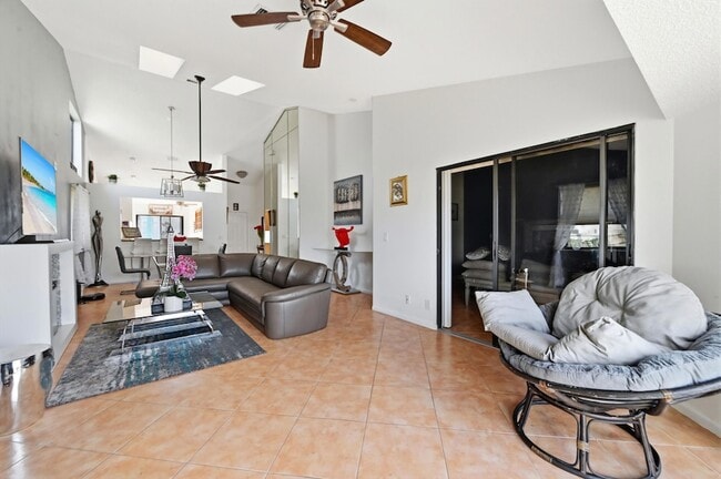 Building Photo - 1012 Landings Blvd