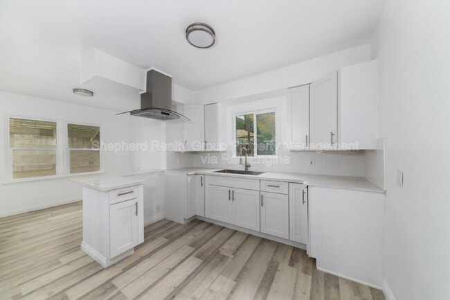 Building Photo - 742 W 36th St