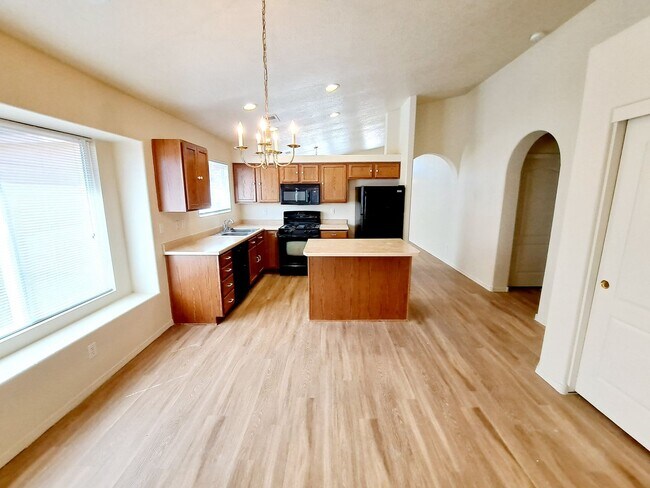 Building Photo - Gorgeous 4-bedroom, 2-bath home featuring two spacious living areas