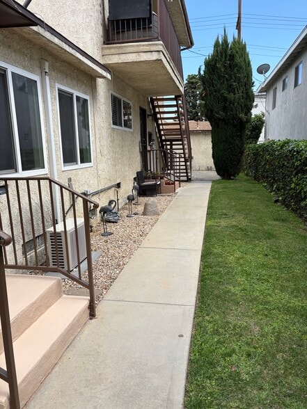 Walkway - 322 Cornell Dr