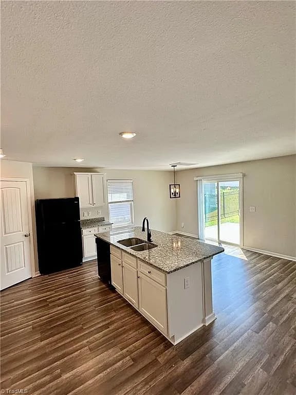 Building Photo - Earn Wealth While Leasing - Like a Homeown...