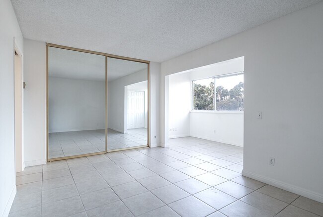 Building Photo - Port Hueneme | Surfside ll | 1 Bed + 1 Bath | Ocean Views | Gated Community | Unfurnished
