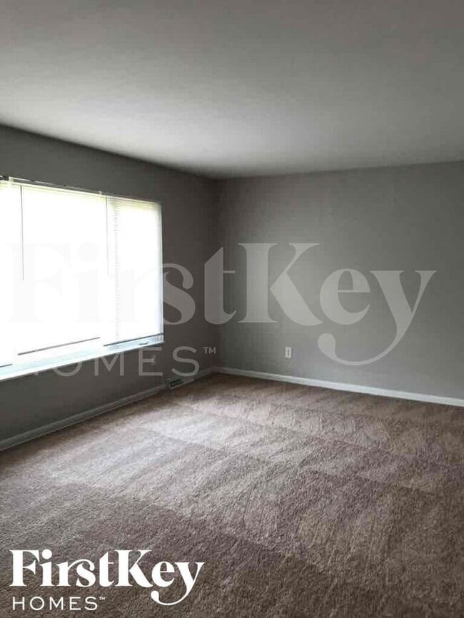 Building Photo - 2581 E Sunset Ln