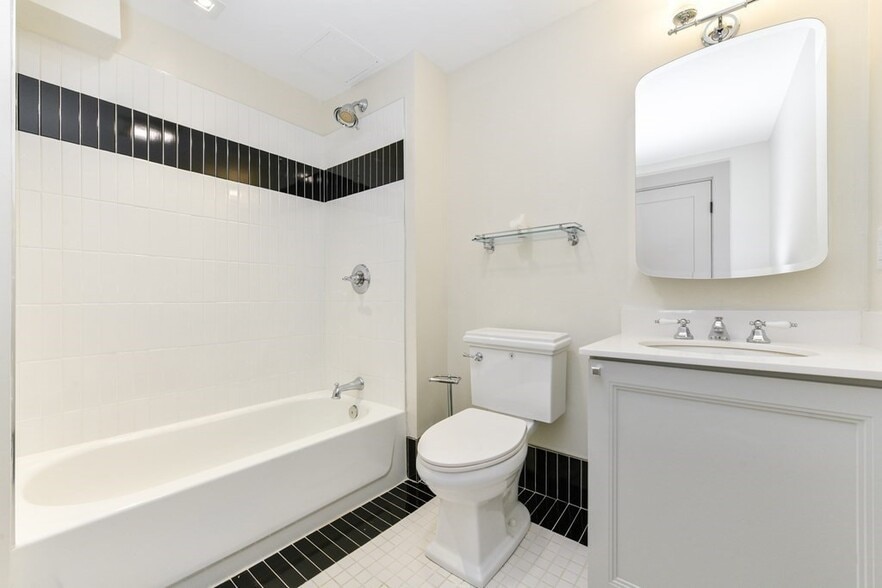 Building Photo - 7 Dana St