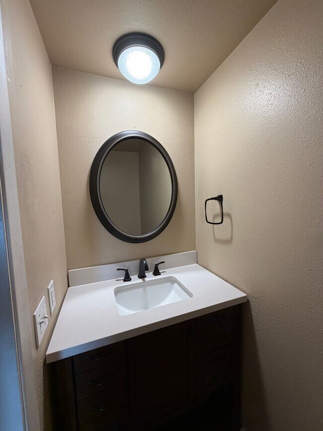 Building Photo - ***Half of First Month Rent until 1/31/26***2 Bedroom Condo in Natomas