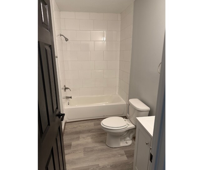 Building Photo - 716 E 23rd St