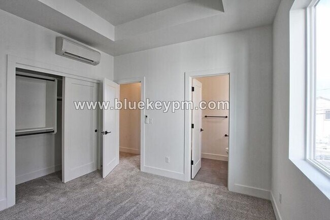 Building Photo - $2150! 2 Bed, 2.5 Bath Townhome in Arbor L...