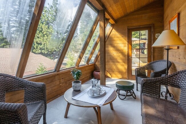 Building Photo - 283 Monterey Pine Rd