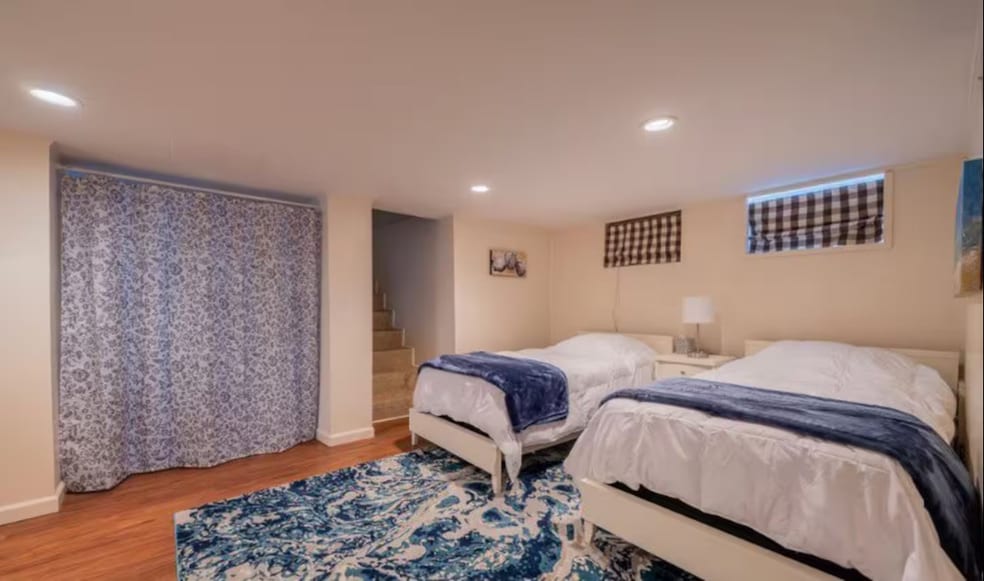 Building Photo - 817 Drummond Ave