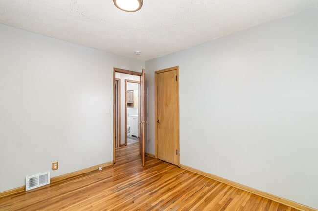 Building Photo - Beautiful 4 Bed 2 Bath Home With Fence and...