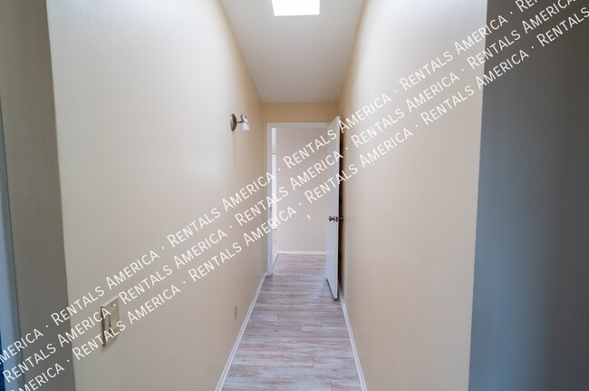 Building Photo - 4307 E Hayhurst St