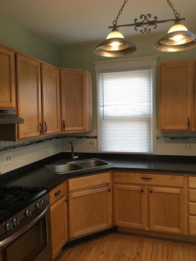 Building Photo - 7228 N Rogers Ave