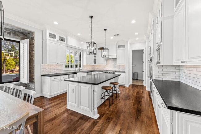 Building Photo - 3452 E Ivyglen Cir