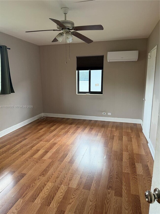 Building Photo - 2220 Calais Dr