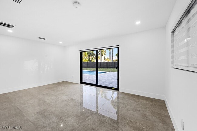 Building Photo - 112 Bayshore Dr