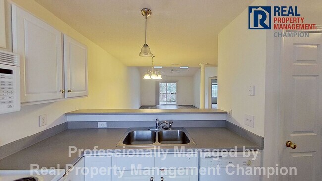 Building Photo - Upper Level Condo in Holton Place w/Community Pool