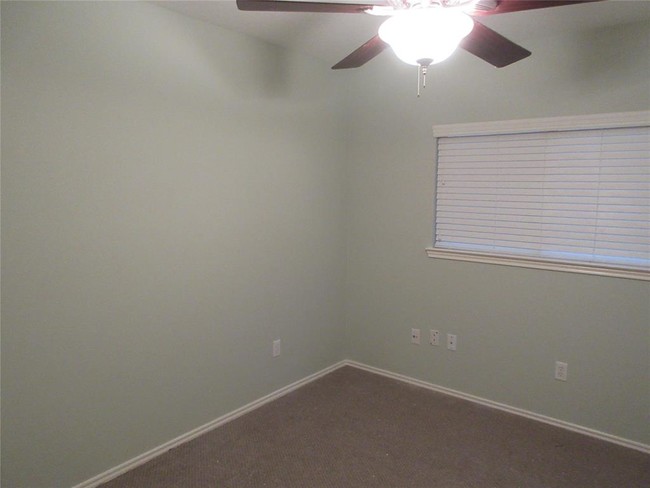 Building Photo - 11035 KNOBBLEY Oak Ct