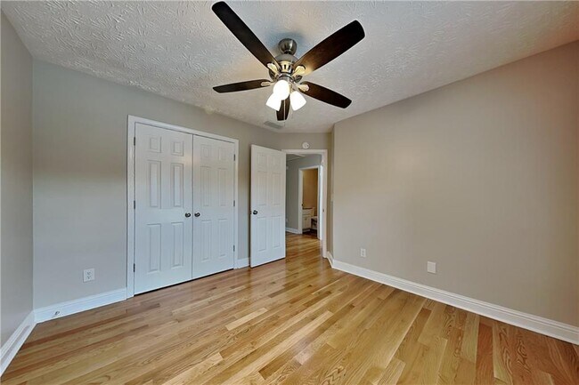 Building Photo - 990 Golden Meadows Ln