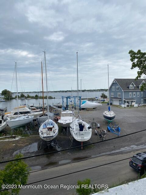 Building Photo - 9 Lake Dr