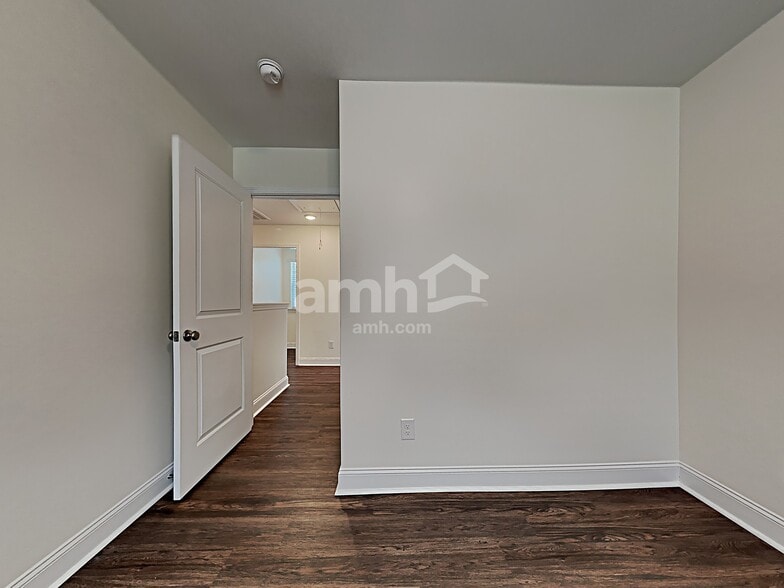 Building Photo - 1842 Produce Ln