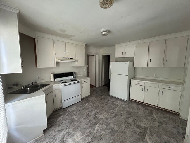 Building Photo - 318 S Limestone St