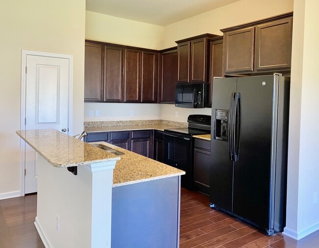 Building Photo - 602 Deertrack Run