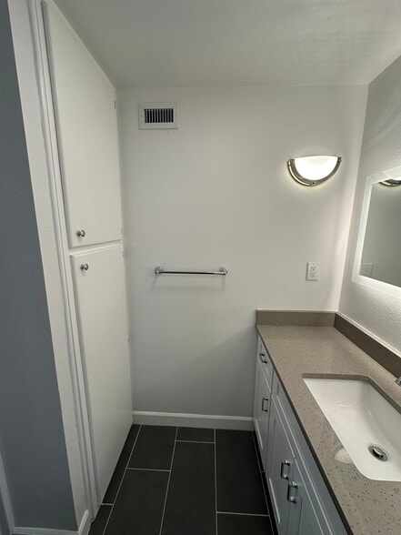 Bathroom - 4800 N Stanton St