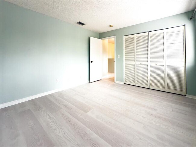Building Photo - 1705 SW 110th Terrace