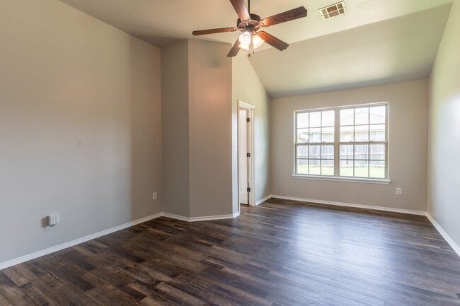 Building Photo - Rent to Own in Edmond!