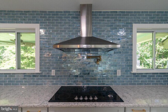 Building Photo - 428 Ingleside Dr