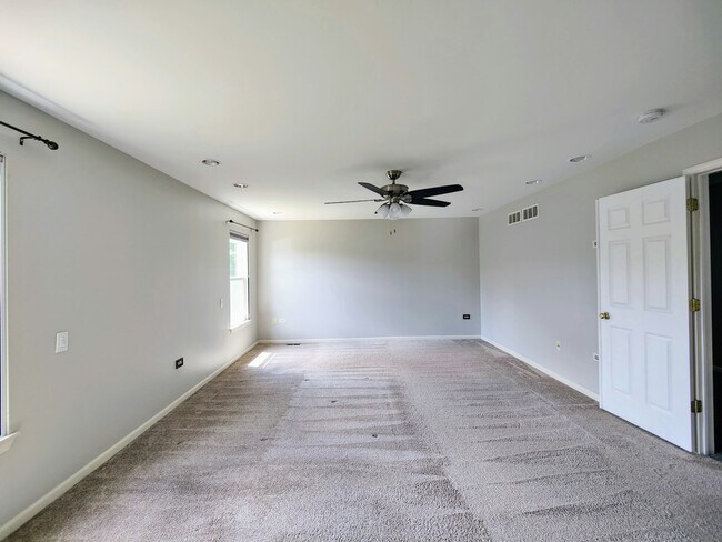 Building Photo - 793 Barclay Dr