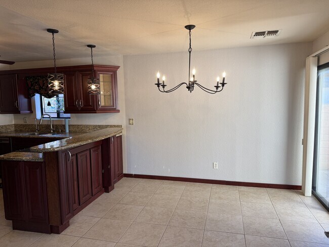 Building Photo - 422 Emery Dr