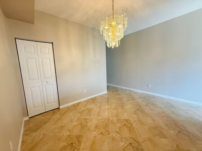 Building Photo - 2843 Thaxton Dr